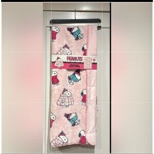 SNOOPY HOLIDAY PUFFER JACKET REVERSIBLE PLUSH THROW BLANKET